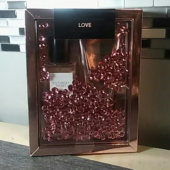 Victoria's Secret Other - SOLD 🆕 VS Gift Set " LOVE"